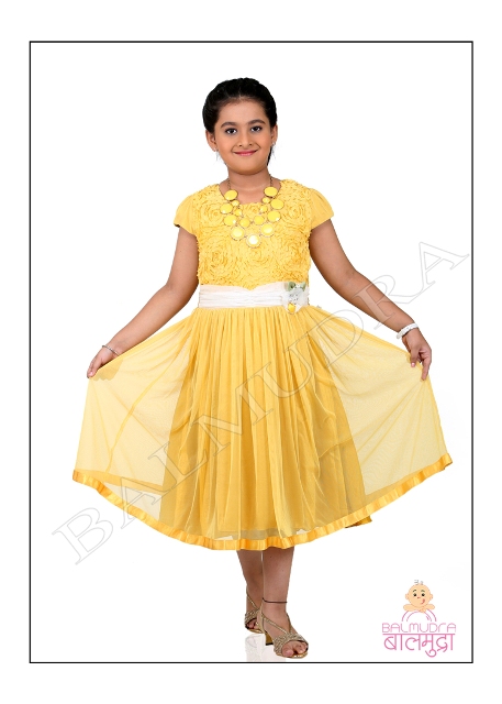 A Girl In A Dress Poses Stock Photo - Download Image Now - Adult, Beautiful  People, Beauty - iStock